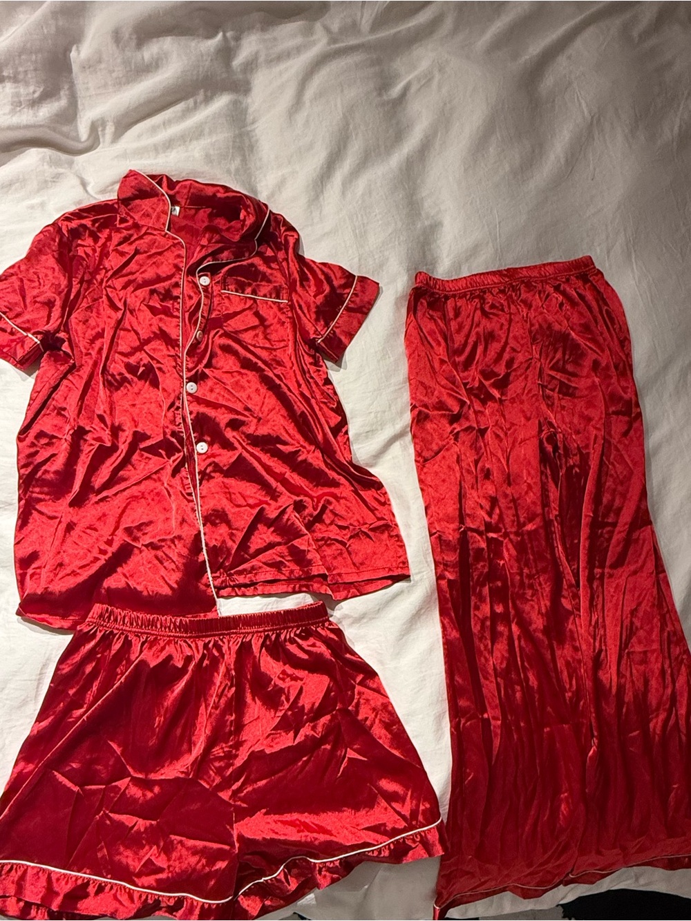 Brand new Amazon Essentials Women’s Satin Pajama Set in Red with Contrast Pipin